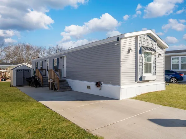 1036 Lunga Dr, Round Lake, IL 60073