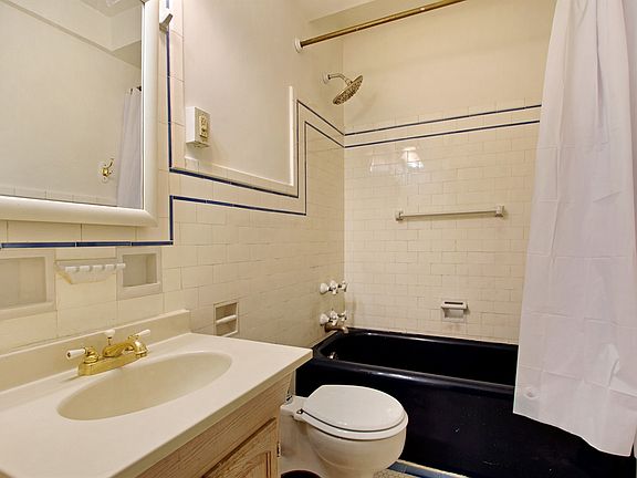 3rd image of 457 W 57th St #908