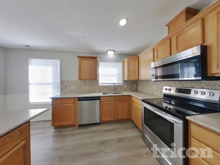 910 S Shore Ct — Photo 5