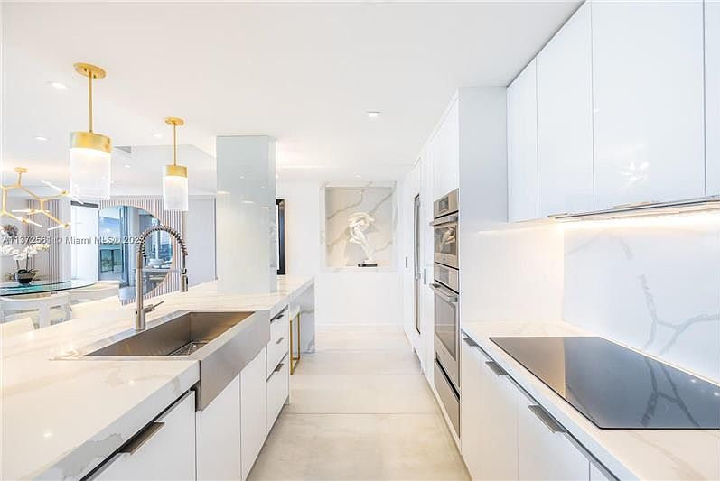 1st image of 488 NE 18th St #508
