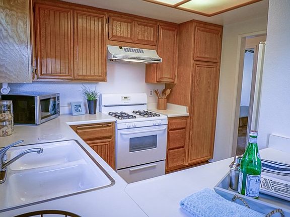 4th image of 26936 Flo Ln Unit 402