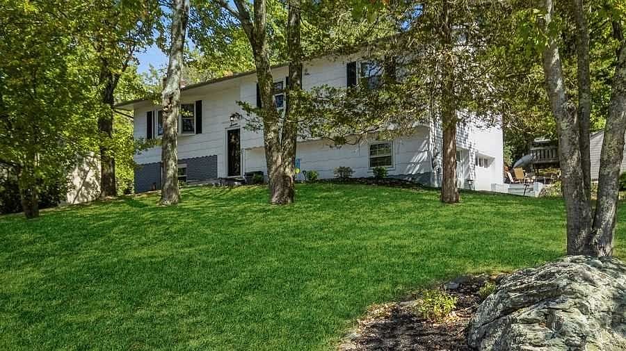 1st image of 7 Kimball Dr
