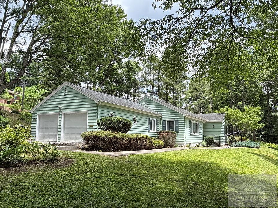 1st image of 408 Monterey Hl