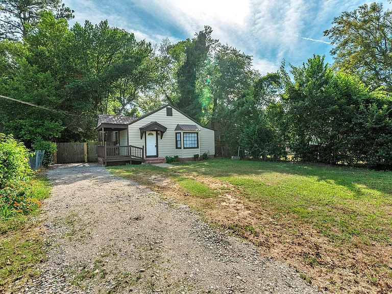 1110 Murphy St — Photo 4