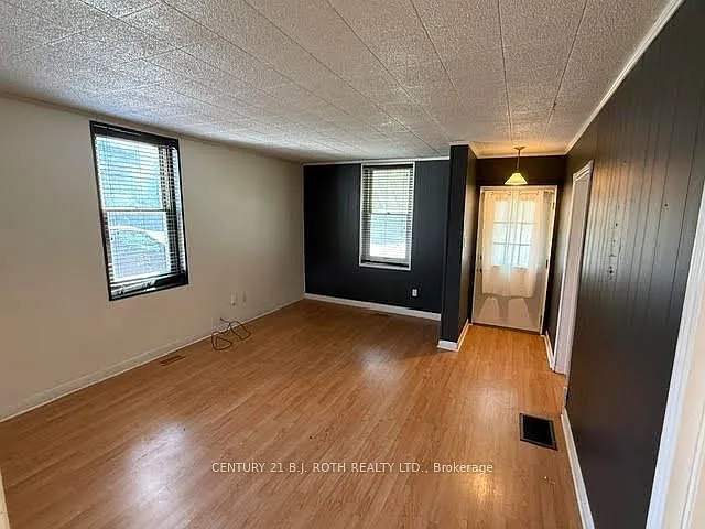 3 bed, $2,450 — Photo 2