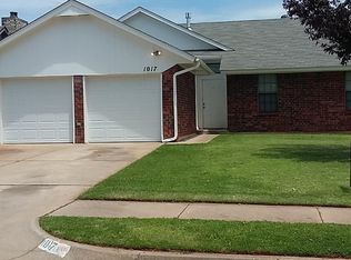 1017 NE 24th St, Moore, OK 73160