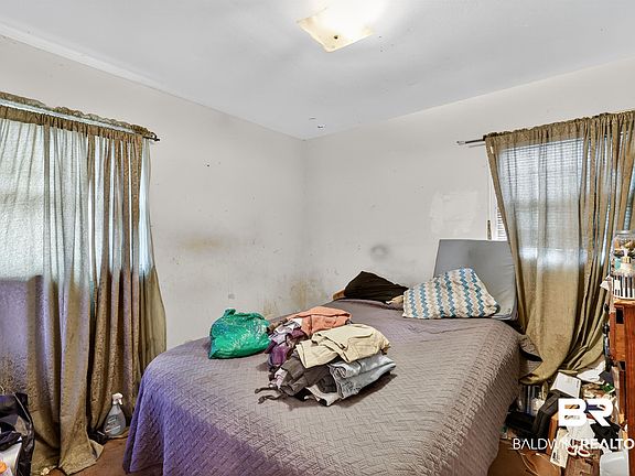 5th image of 1205 Alethea Ave