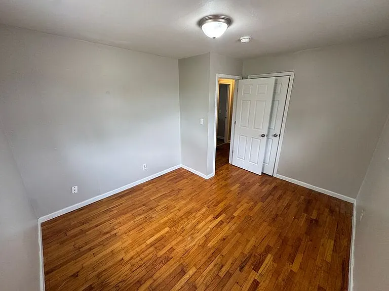2929 E University St #5 — Photo 10