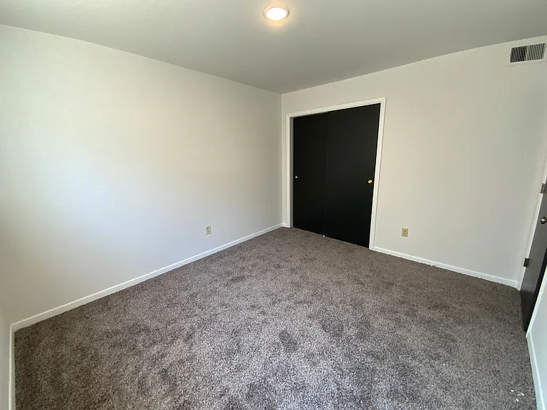 Library Place Apartments — Photo 36