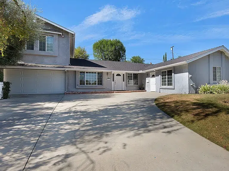 8361 Woodlake Ave — Photo 1