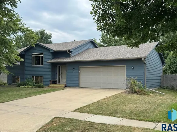 5915 S Cain Ave, Sioux Falls, SD 57106