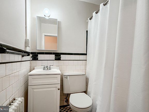 2nd image of 5626 Midwood Ave #2