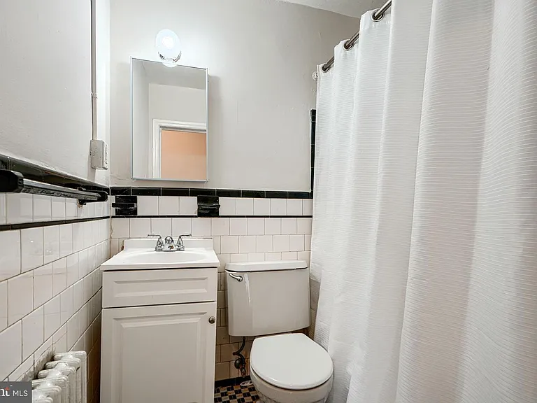 5626 Midwood Ave #2 — Photo 2
