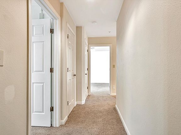 3rd image of 3121 Vicente St #202