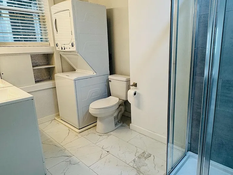 213 Mallory Ave #1 — Photo 8