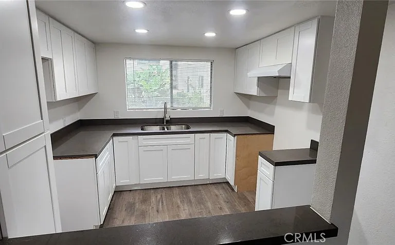 601 W 1st St — Photo 1