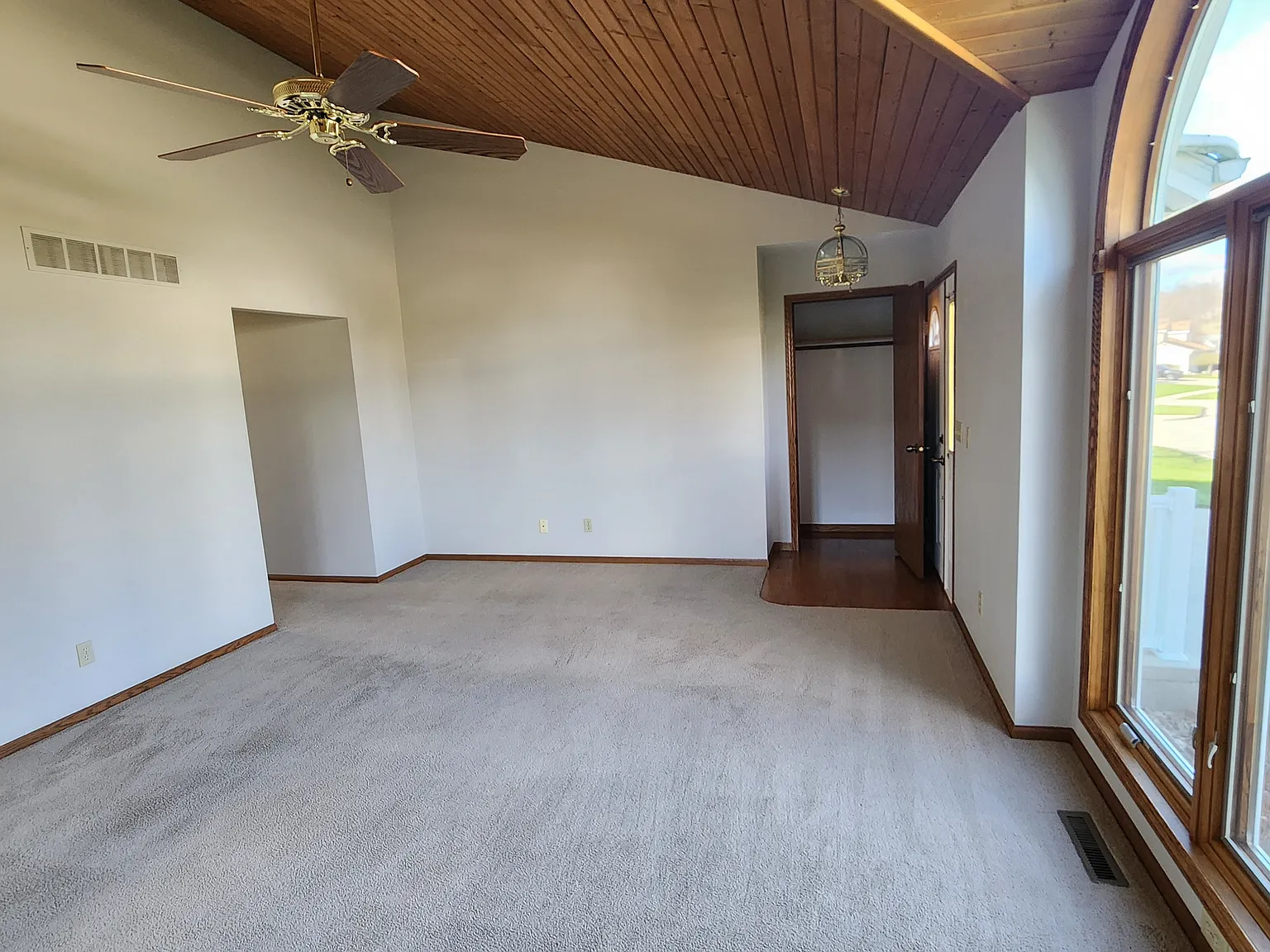 2 bed, 1335 sqft, $1,500 — Photo 2