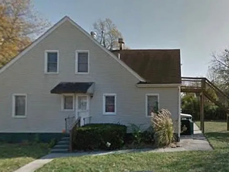 1300 Highland Park Dr #2