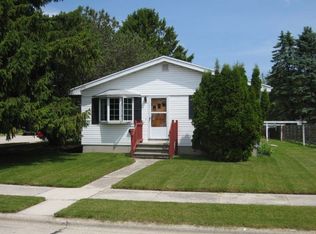 2520 8th St, Two Rivers, WI 54241