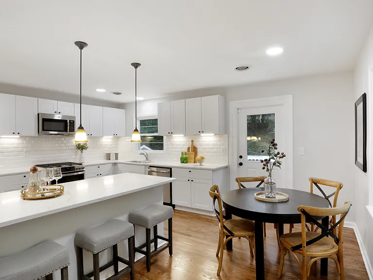607 Densley Dr — Photo 5