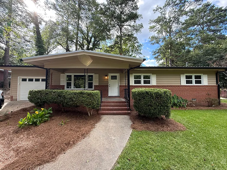 205 Ashby Way — Photo 1
