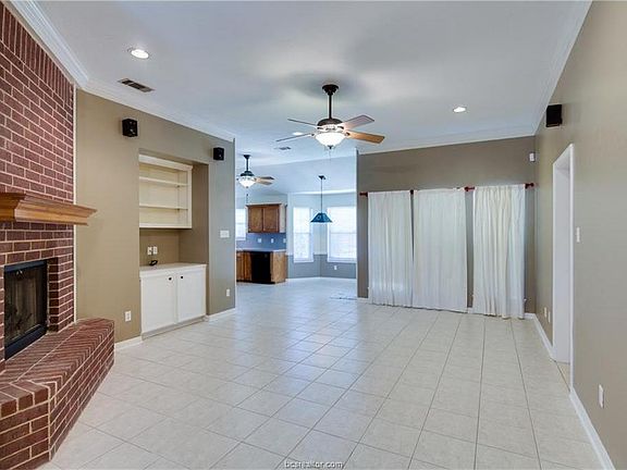 4th image of 2924 Mirrormere Cir