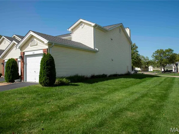 3961 Grand National Dr, Florissant, MO 63034