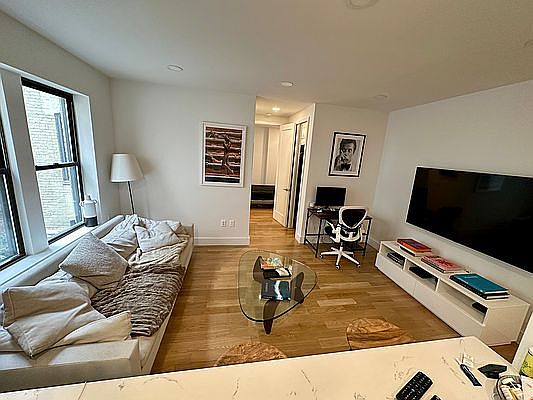 3rd image of 442 Hudson St #4J