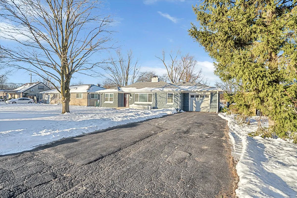 Building Photo - 2140 N Bolton Ave