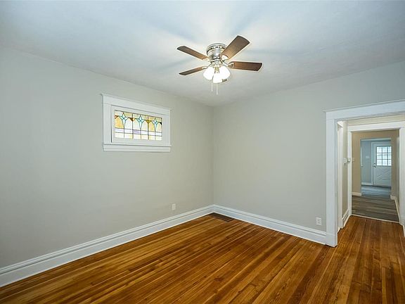 3rd image of 5402 Dewey Ave