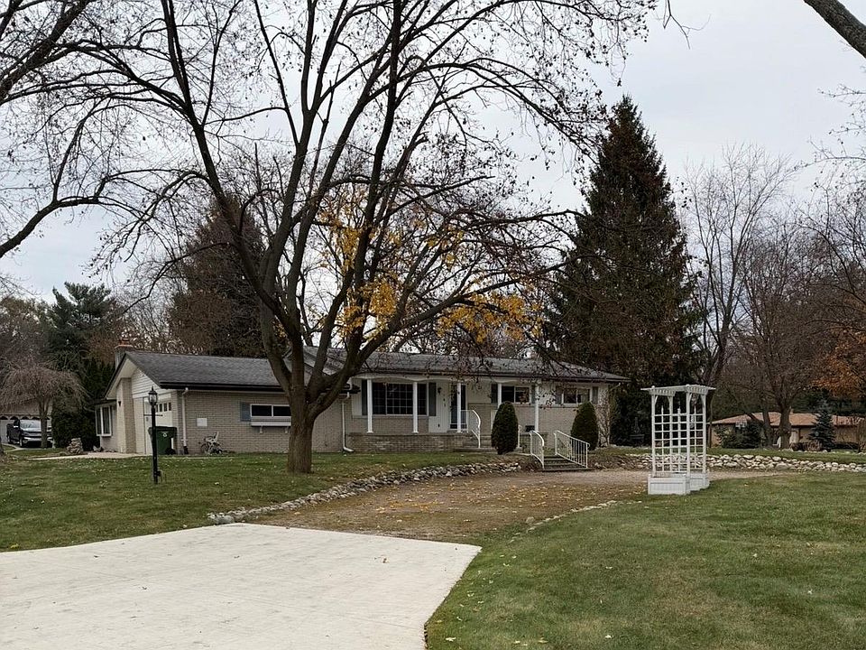 1st image of 52816 Heatherway Dr N