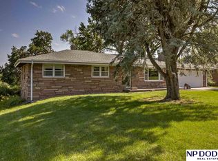 7115 N Country Club Rd, Omaha, NE 68152