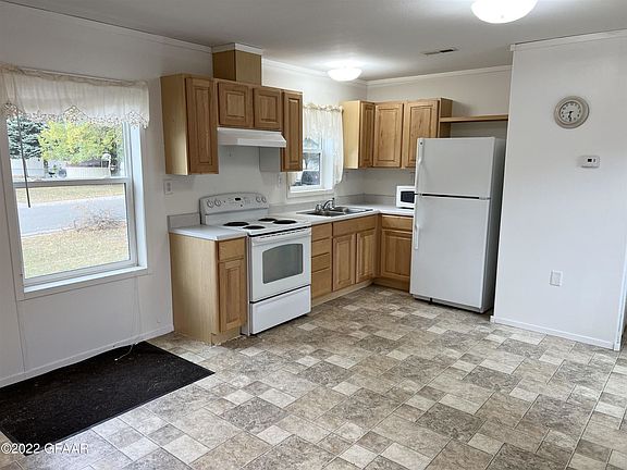 3rd image of 2458 Estabrook Dr