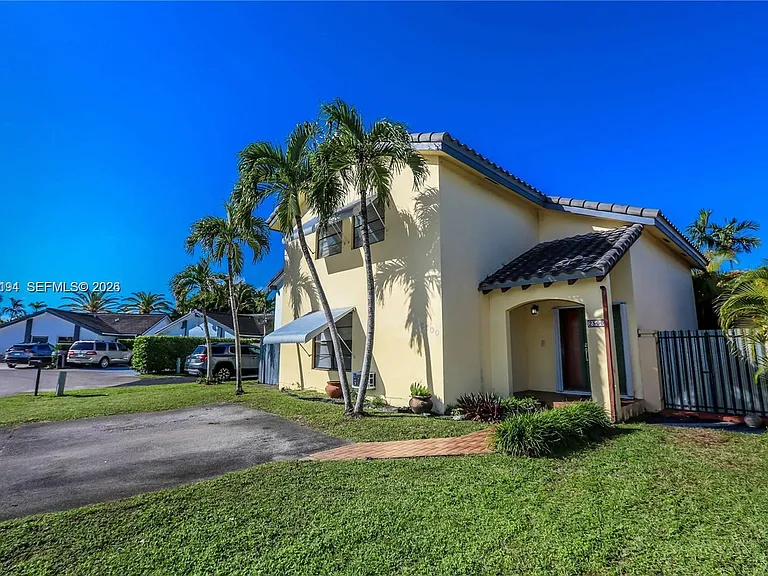 2500 SW 113th Ct — Photo 1