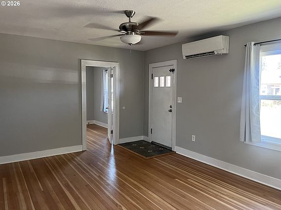 3rd image of 671 Kalmia St