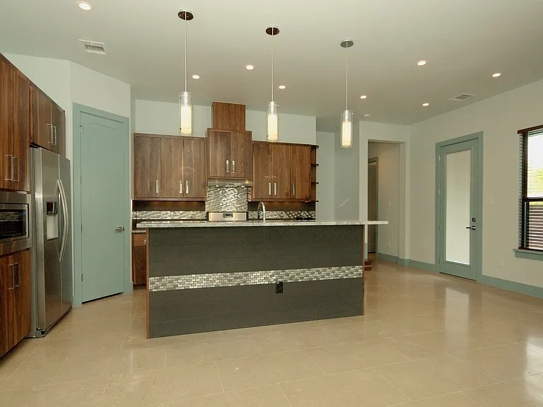 306 Franklin Blvd — Photo 5