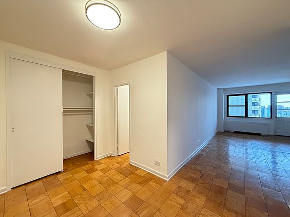 3rd image of 305 E 86th St APT 21AW
