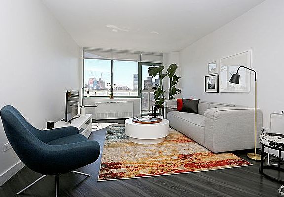 5th image of 250 E Houston St APT 12C