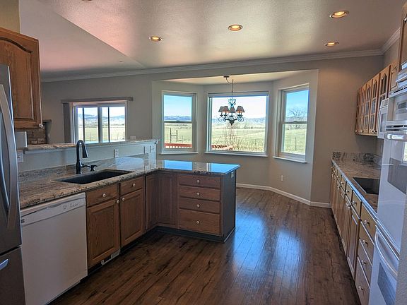4th image of 2030 Otter Pond Cir