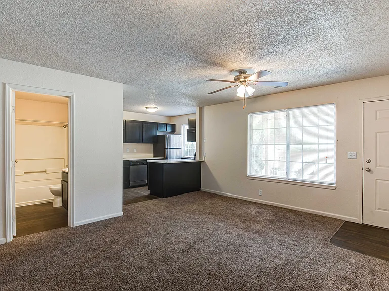 2420 Greenbriar Dr — Photo 19