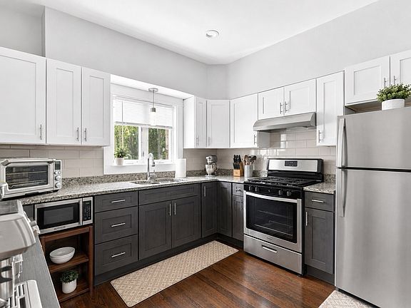 5th image of 141 Field St #143