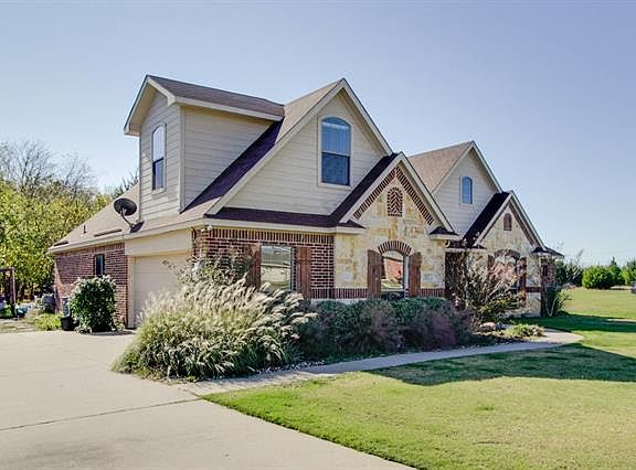 2nd image of 937 Stephen Ct