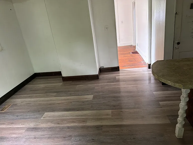 1005 Baxter St N — Photo 10