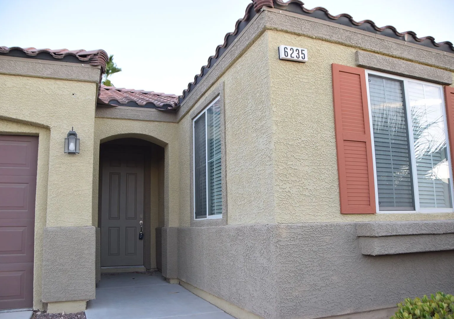 2bed/2ba Southwest Home - 1 Story In Gated Community With Pool Area And Spa — Photo 3