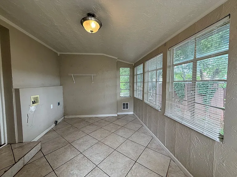 2808 NW 24th St — Photo 25