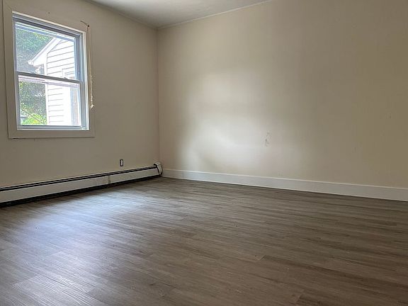 4th image of 5 Manor Ave