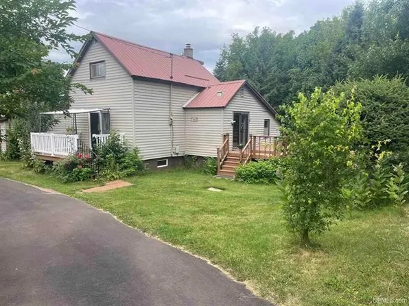 928 E Ayer St, Ironwood, MI 49938