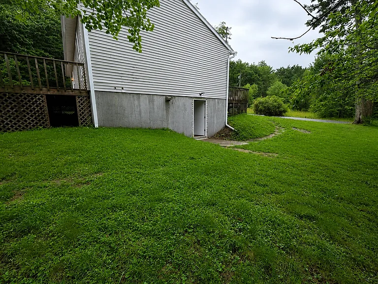 34 Maple Ave N — Photo 12