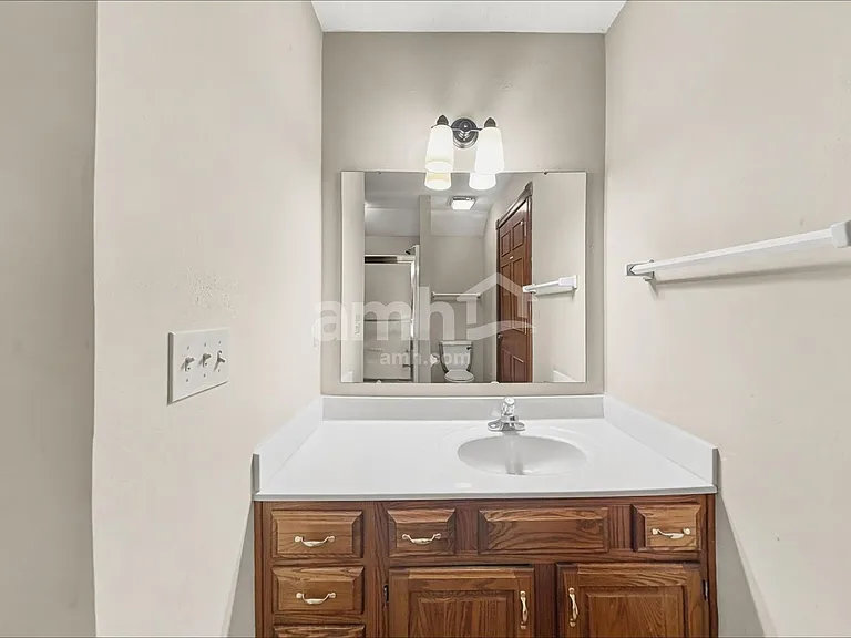 1121 New Harmony Dr — Photo 17