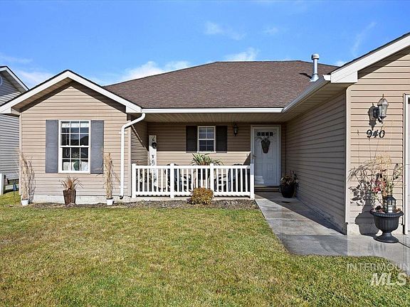 3rd image of 940 Arrow Wood Ct